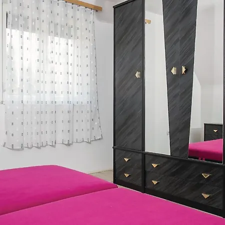 Beautiful In W/ 2 Bedrooms