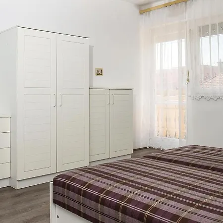 Beautiful In W/ 2 Bedrooms *
